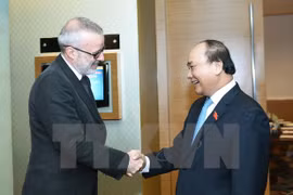 Premier vietnamita sostiene encuentro con director editorial de The Economist