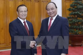 Premier de Vietnam exhorta a impulsar proyectos en Laos