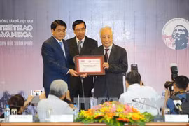 Entrega el periódico de VNA el premio Bui Xuan Phai-Por el amor a Hanoi