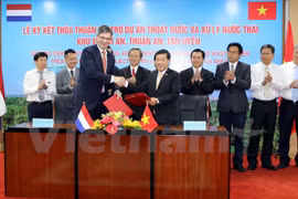 Firman acuerdo de proyecto de tratamiento de aguas residuales en provincia vietnamit