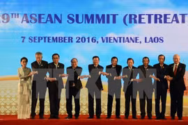 Vietnam contribuye activamente a éxito de cumbres de ASEAN