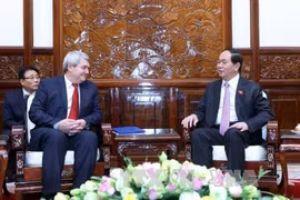 Presidente de Vietnam urge a fomentar relaciones partidistas con República Checa