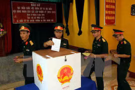 Ciudadanos en Truong Sa participan en votaciones generales tempranas