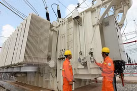 Gobierno analiza reajustes de planificación en sectores de electricidad y carbón