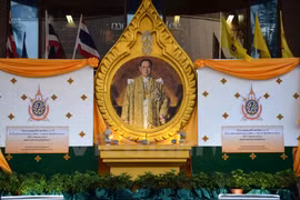 Conmemora Tailandia aniversario 70 de investidura del rey Bhumibol Adulyadej
