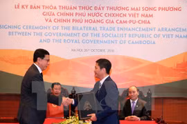Vietnam y Camboya firman acuerdo comercial al margen de cumbres regionales