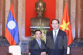 Presidente de Vietnam recibe a vicepresidente de Laos