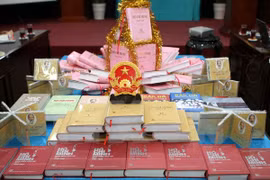 Inician por primera vez traducción a laosiano de obras completas de Ho Chi Minh