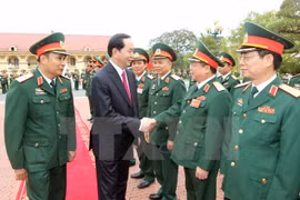 Presidente de Vietnam fija tareas para fuerzas armadas de zona militar 2 en Phu Tho