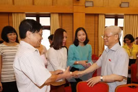 Secretario general del PCV dialoga con votantes de Hanoi