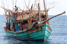 Detienen otros barcos vietnamitas por violar zona marítima de Tailandia