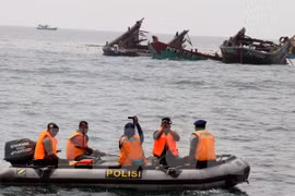 Indonesia hunde decenas de pesqueros ilícitos en sus aguas
