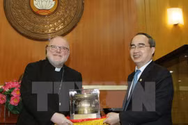 Dirigente de Frente de la Patria de Vietnam recibe a cardenal alemán