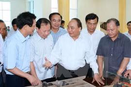 Primer ministro de Vietnam visita provincia afectada por tormenta