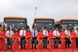 Inauguran nueva ruta de autobús al aeropuerto internacional de Noi Bai