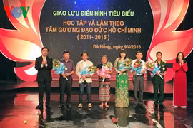 Honran a personas destacadas en campaña de seguir el Presidente Ho Chi Minh