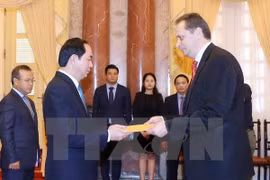 Presidente vietnamita recibe a nuevos embajadores