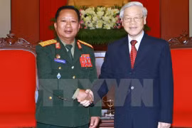 Dirigentes de Vietnam reciben al ministro de Defensa de Laos