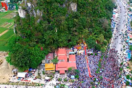 Nutrida participación en festival budista de Quan The Am