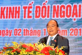 Premier de Vietnam ratifica compromiso con renovación de economía nacional