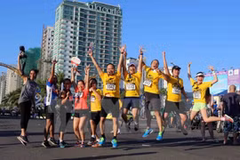 Miles de corredores compiten en el Maratón internacional de Da Nang