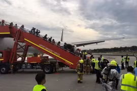 Avión singapurense obligado a aterrizar debido a incendio