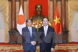 Presidente de Vietnam recibe a nuevos embajadores