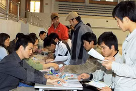 Vietnam busca medidas para disminuir número de empleados ilegales en Sudcorea