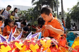 Presidente de Vietnam felicita a niños por la Fiesta del Medio Otoño