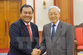 Secretario general del PCV recibe a embajador saliente de Camboya