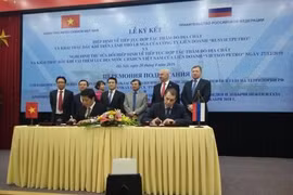 Vietnam y Rusia firman acuerdo en exploración geológica y explotación petrolera