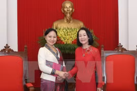 De visita en Vietnam presidenta de Unión de Mujeres de Laos