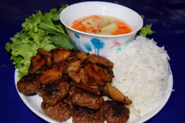 Platos vietnamitas entre las 100 comidas más famosas del mundo