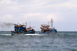 Rescatan a 11 pescadores accidentados en el mar de Vietnam