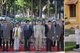 Izan bandera de ASEAN en Hanoi por aniversario de su fundación
