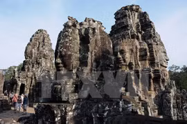 Camboya prohíbe vehículos en calle frente a Angkor Wat