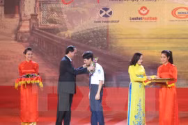 Ninh Binh honra a excelentes estudiantes y talentos deportivos