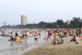 Inaugura fiesta de polo de turismo costero en Nghe An