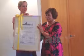 Premian a líder de Asociación de parteras vietnamitas