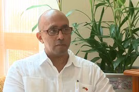 El embajador de Cuba en Vietnam, Herminio López Díaz