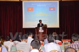 Efectúan coloquio sobre inversión vietnamita en Camboya