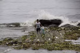 Tifón Sarika provoca pérdidas humanas y materiales en Filipinas