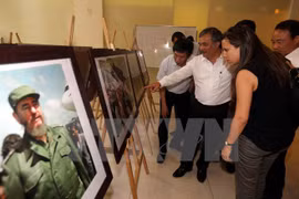 Exposición fotográfica en Hanoi para celebrar 90 cumpleaños de Fidel