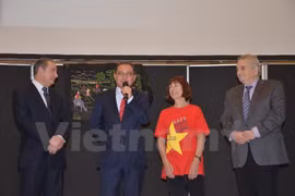 Vietnamitas en la India y Francia celebran el Tet