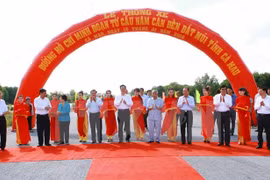 Inaugura premier importantes obras de tránsito en Ca Mau