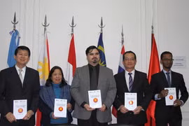 Presentan compilación de ensayos galardonados del concurso sobre ASEAN en Argentina