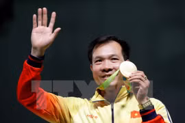 Primer ministro de Vietnam felicita a Hoang Xuan Vinh por su medalla histórica