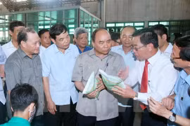 Premier de Vietnam inspecciona construcción de nuevas zonas rurales