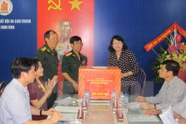 Vicepresidenta vietnamita entrega obsequios a víctimas de Agente Naranja