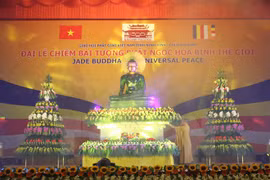 Muestra de Estatua de Buda de paz en Da Nang